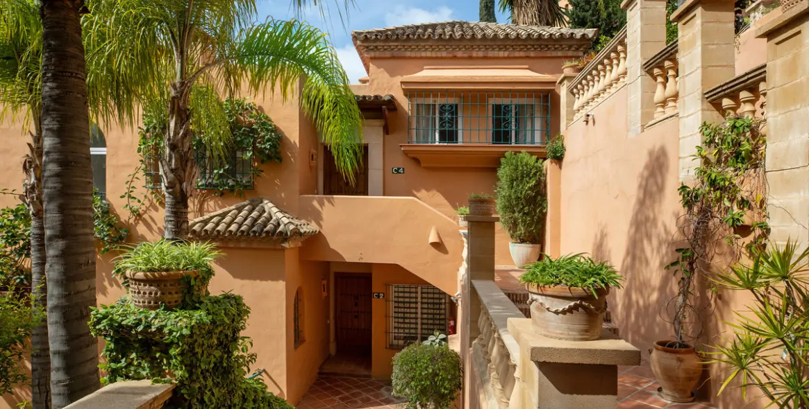 Sale of penthouse in Nueva Andalucía 19