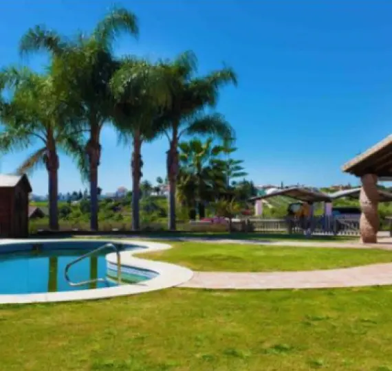 Продажа  отдельно стоящей виллы в Estepona