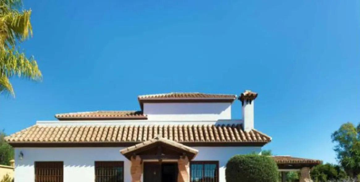 Sale of detached villa in Estepona 2