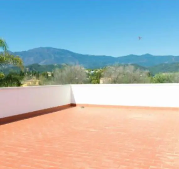 Продажа  отдельно стоящей виллы в Estepona
