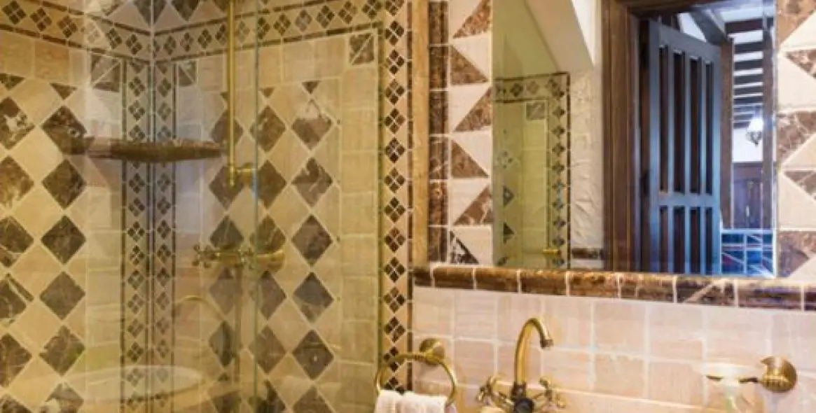 Sale of detached villa in Estepona 5