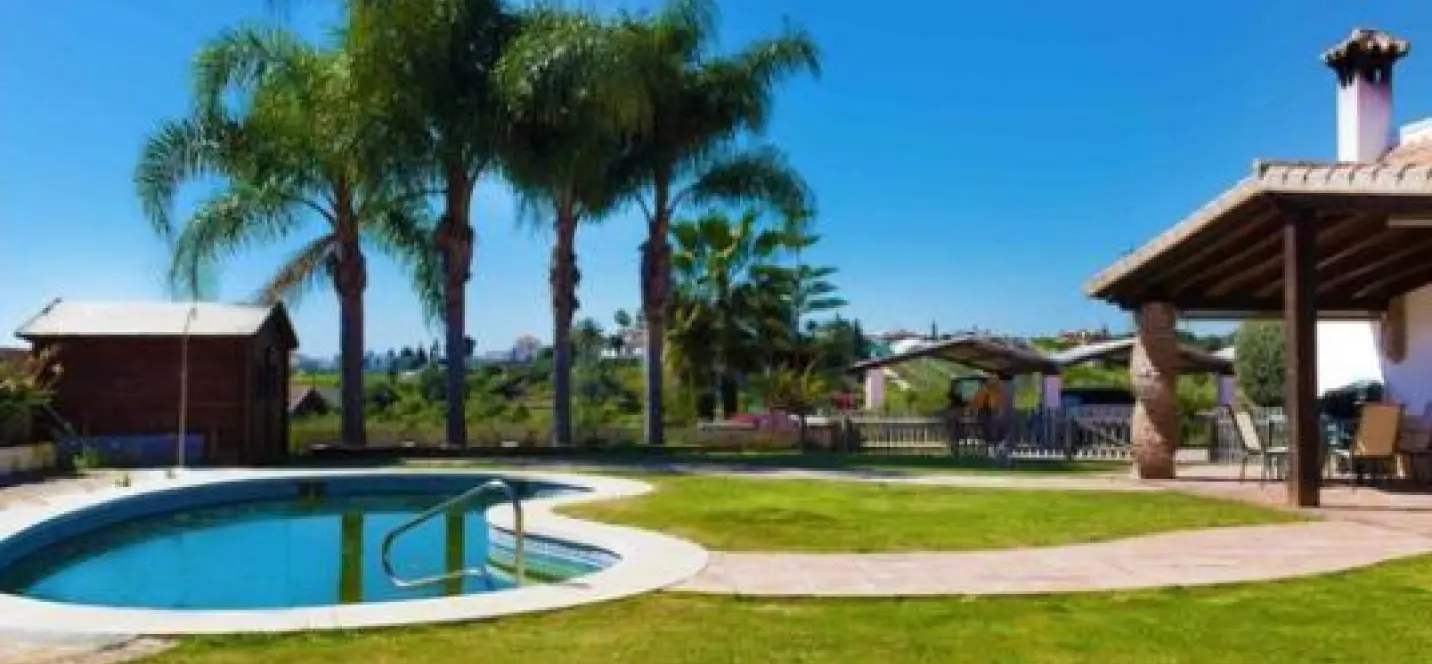 Sale of detached villa in Estepona 0