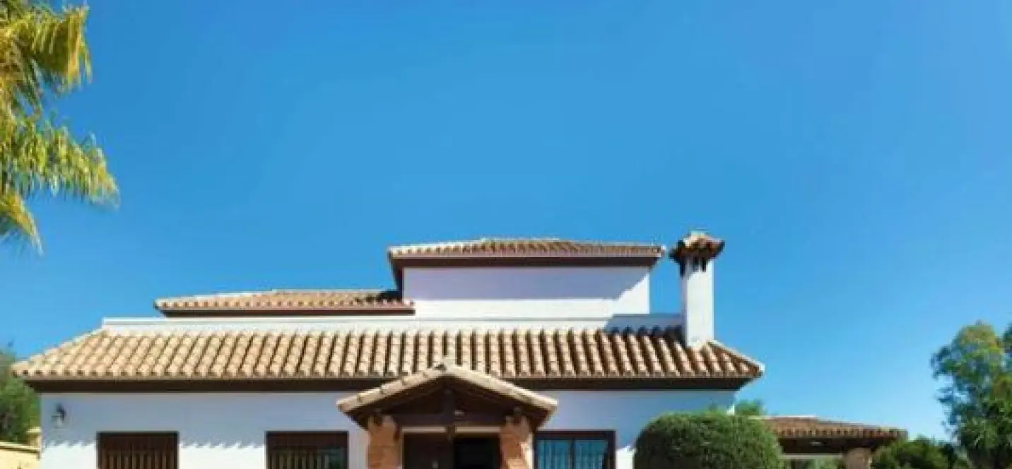 Sale of detached villa in Estepona 1