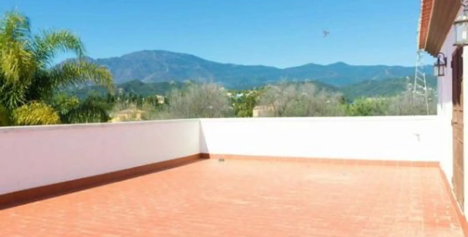 Продажа  отдельно стоящей виллы в Estepona 3