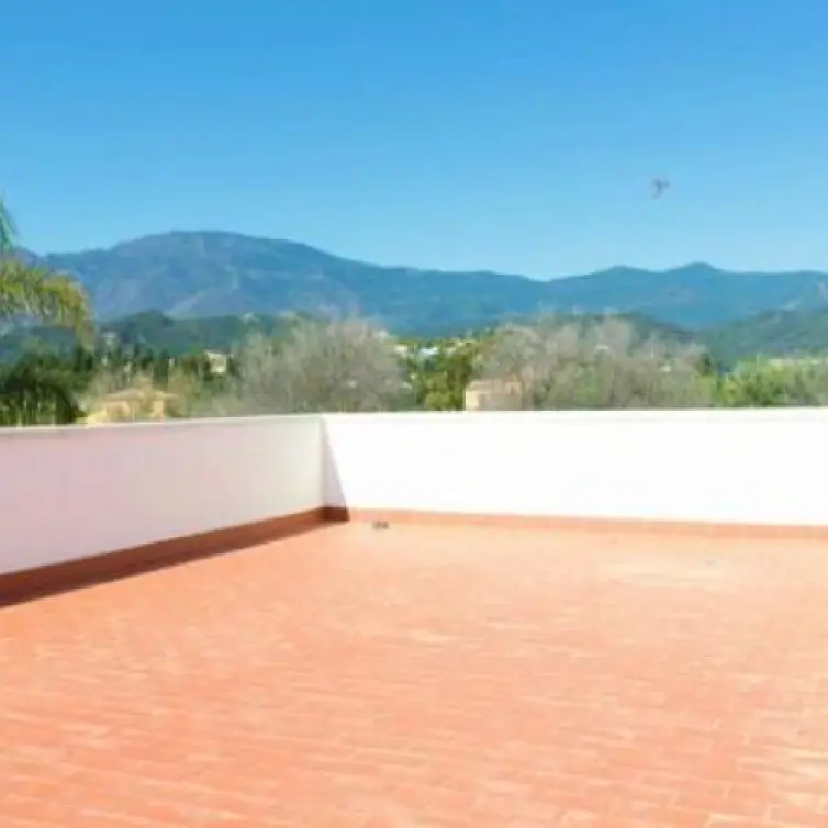 Sale of detached villa in Estepona