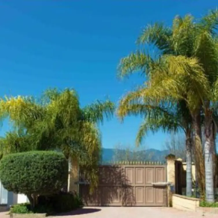 Sale of detached villa in Estepona