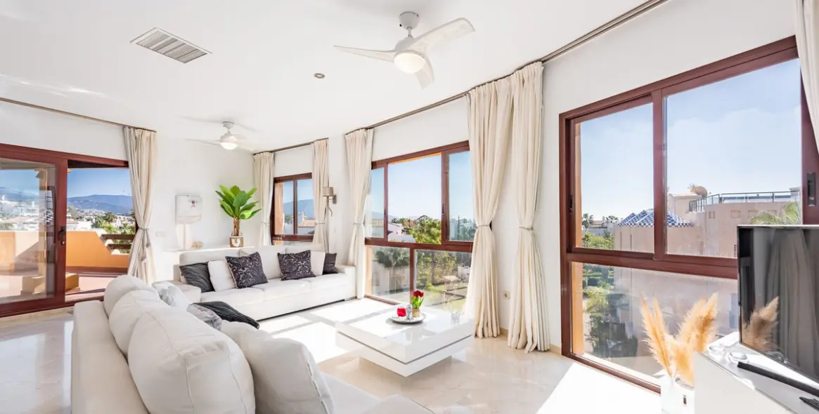 Sale of penthouse in Costalita 3