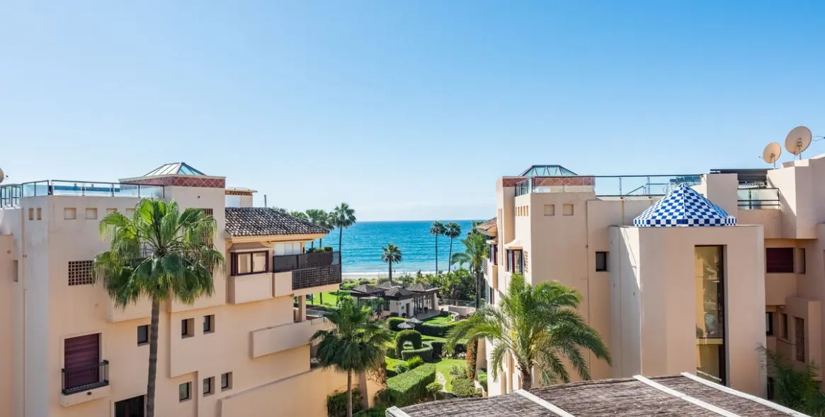 Sale of penthouse in Costalita 5