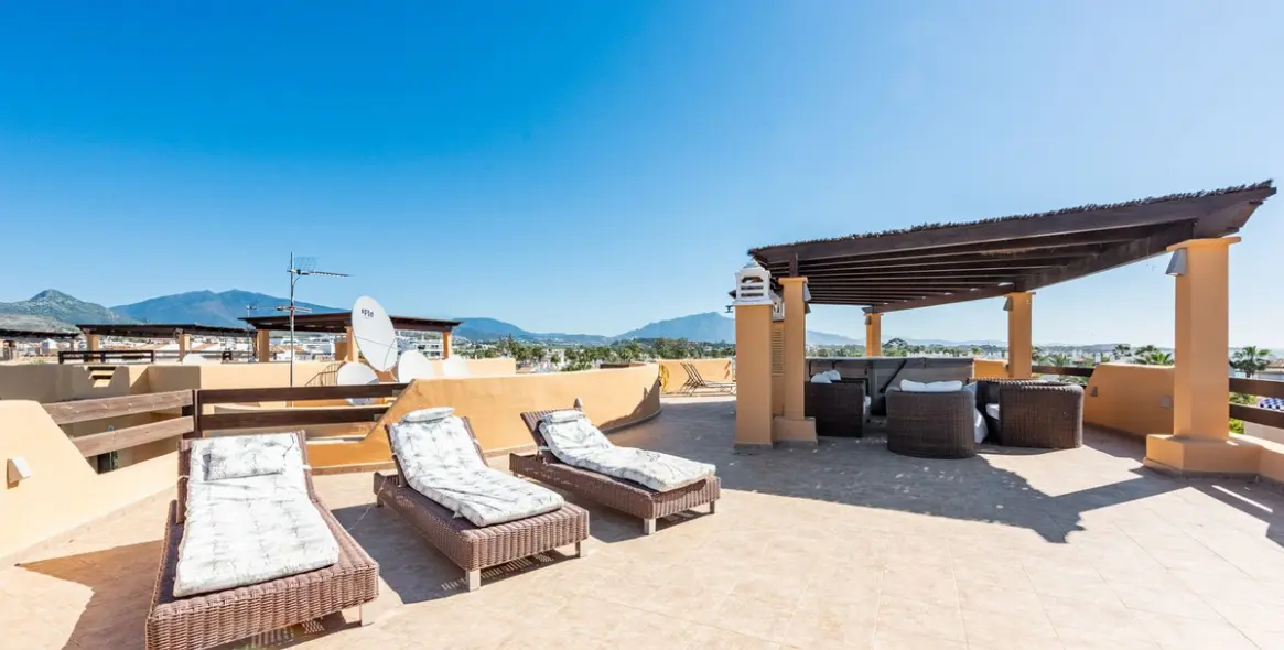 Sale of penthouse in Costalita 8