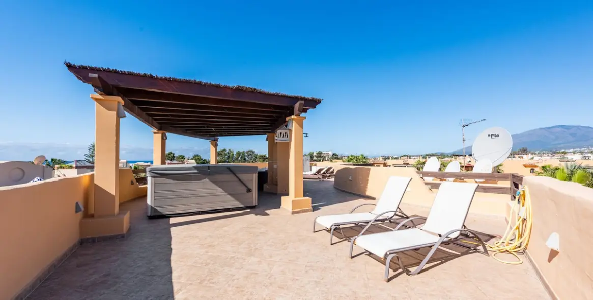 Sale of penthouse in Costalita 9
