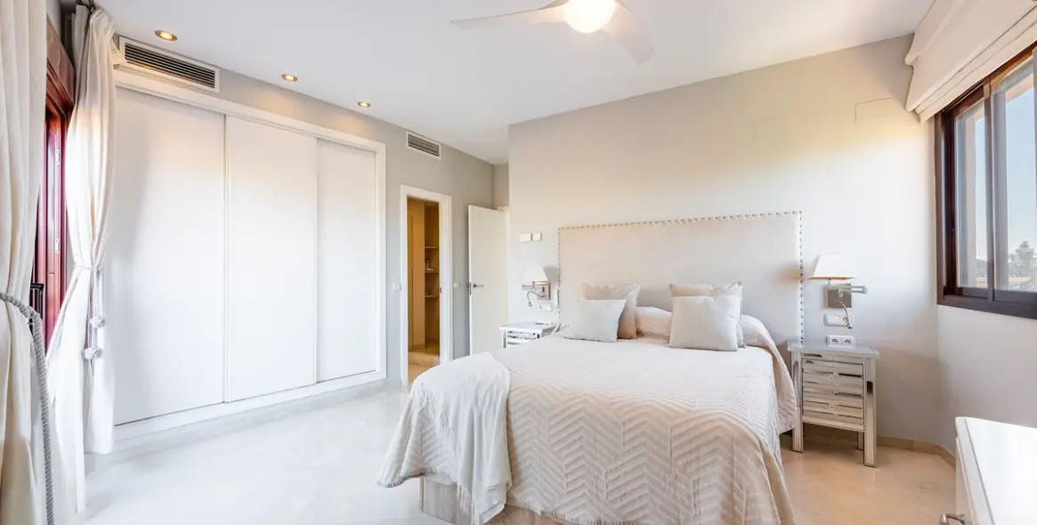 Sale of penthouse in Costalita 14