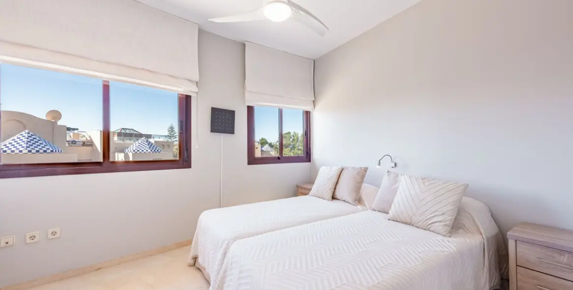 Sale of penthouse in Costalita 15