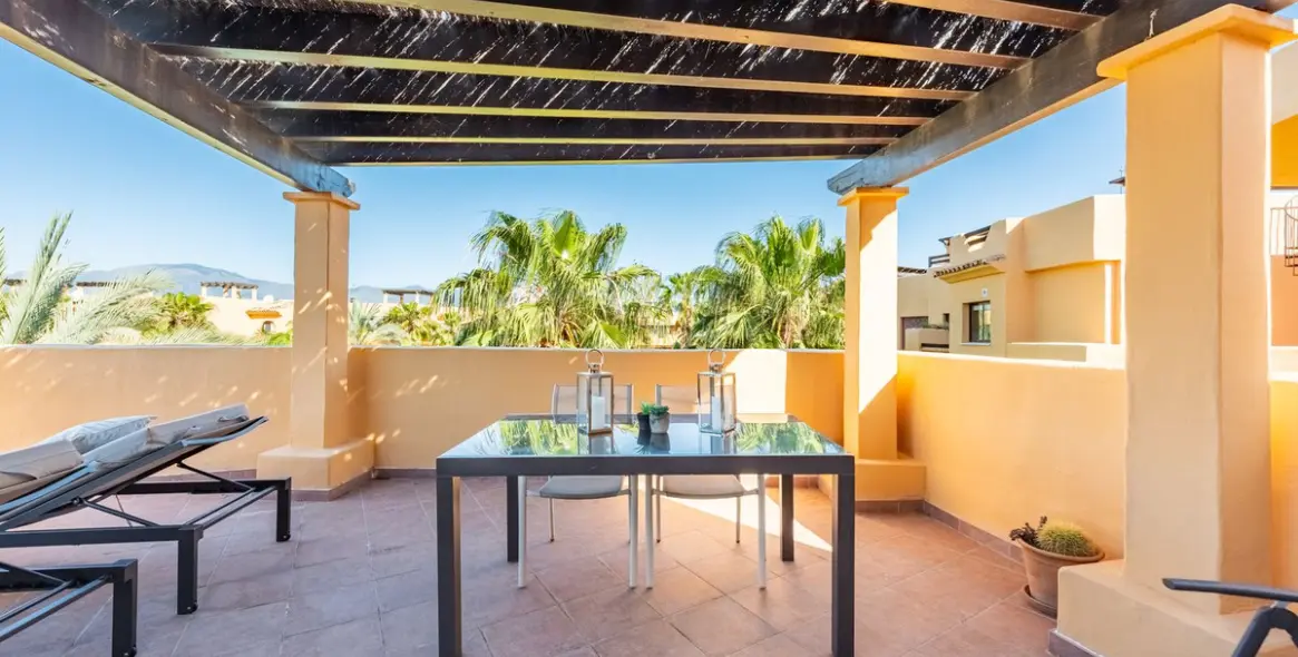 Sale of penthouse in Costalita 23