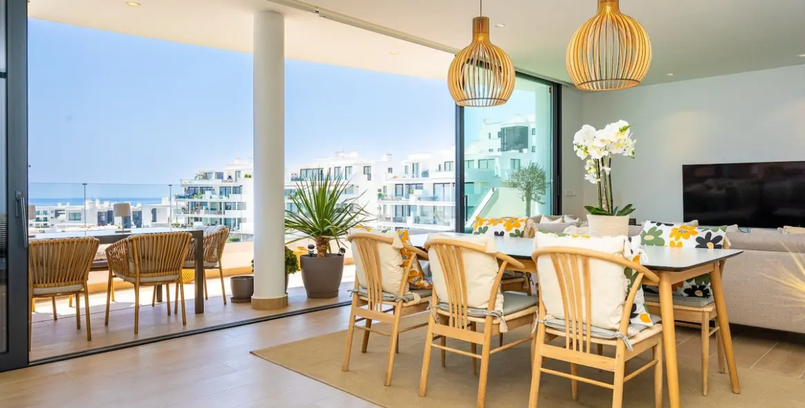 Sale of middle floor apartment in Fuengirola 11