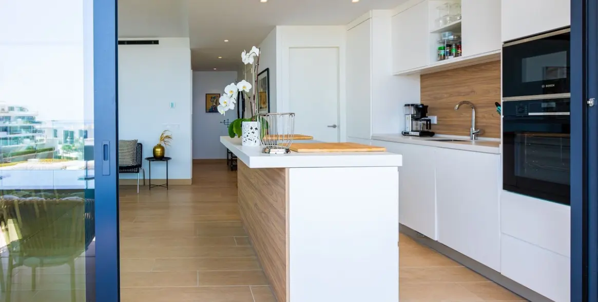 Sale of middle floor apartment in Fuengirola 13