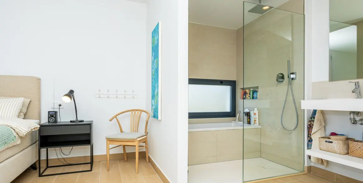 Sale of middle floor apartment in Fuengirola 16