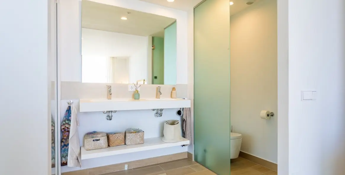 Sale of middle floor apartment in Fuengirola 17