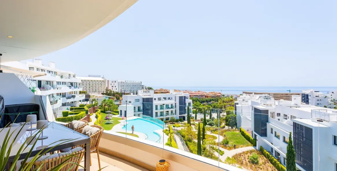 Sale of middle floor apartment in Fuengirola 6