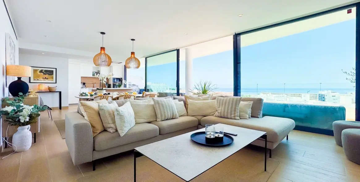 Sale of middle floor apartment in Fuengirola 10