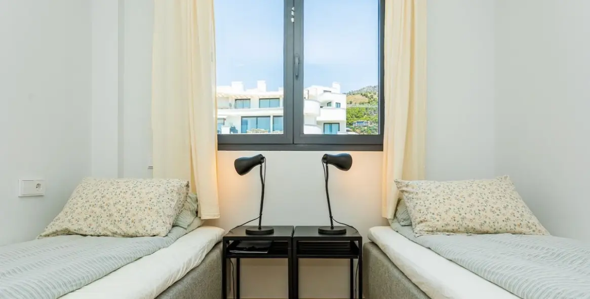 Sale of middle floor apartment in Fuengirola 22