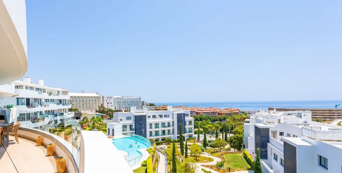 Sale of middle floor apartment in Fuengirola 26