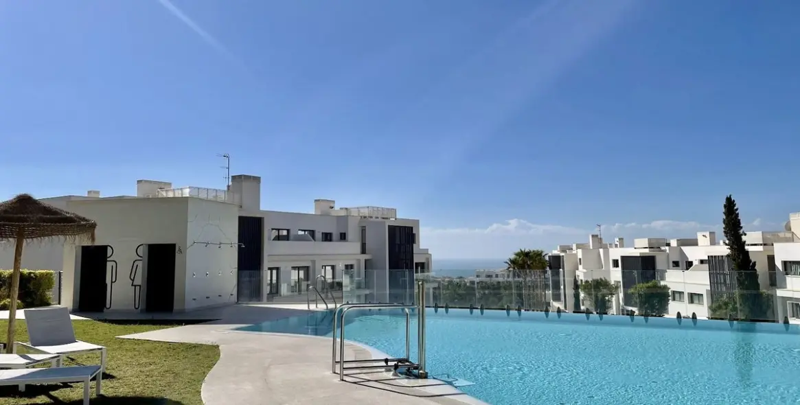 Sale of middle floor apartment in Fuengirola 27