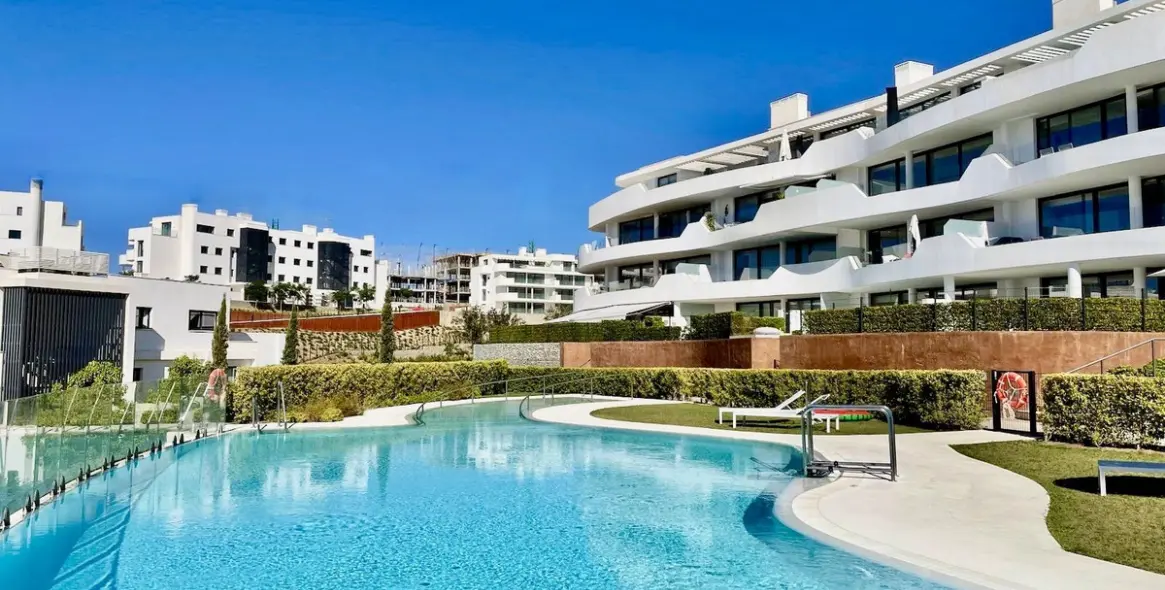 Sale of middle floor apartment in Fuengirola 28