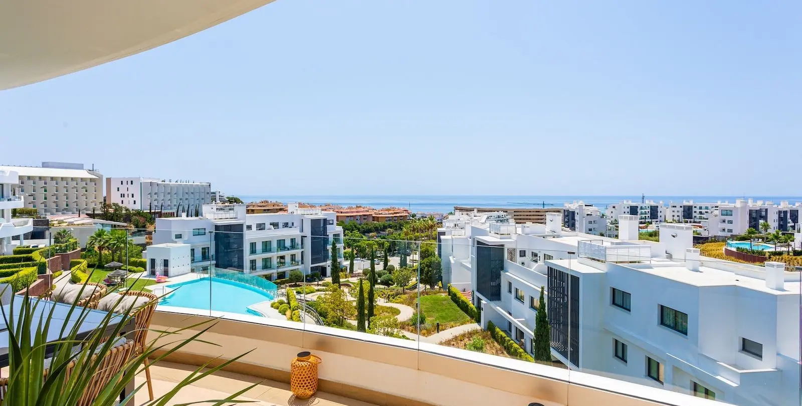 Sale of middle floor apartment in Fuengirola 1