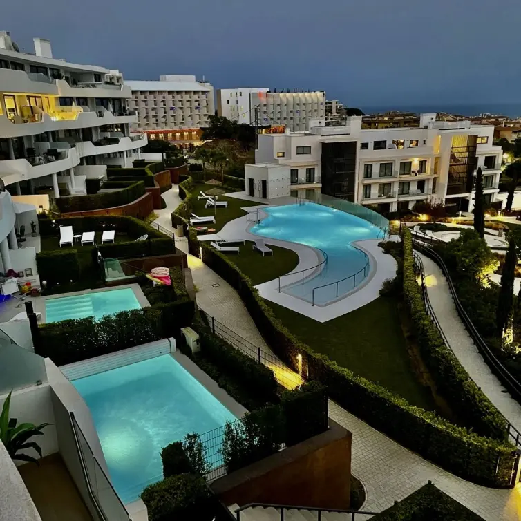Sale of middle floor apartment in Fuengirola