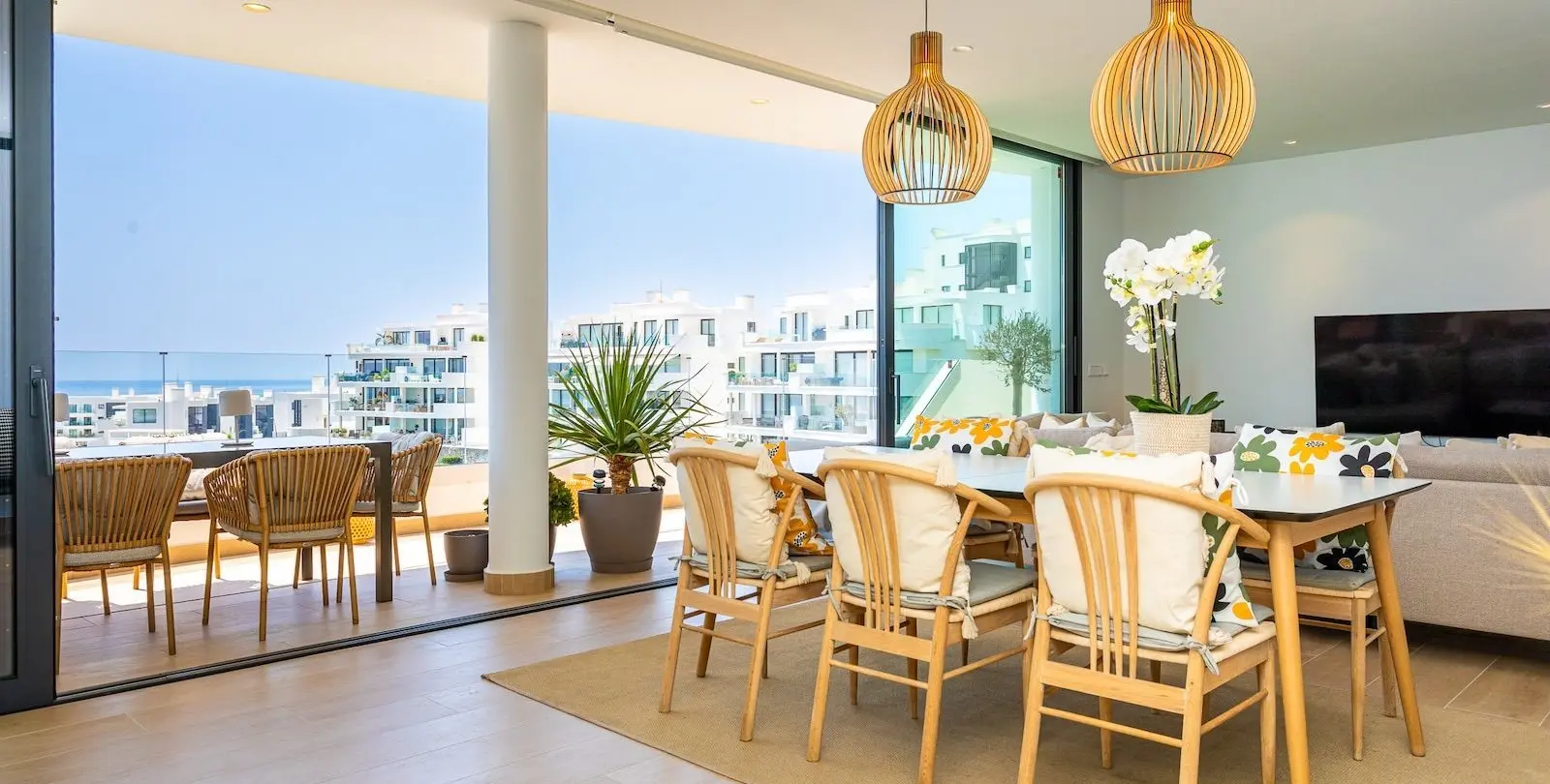 Sale of middle floor apartment in Fuengirola 11