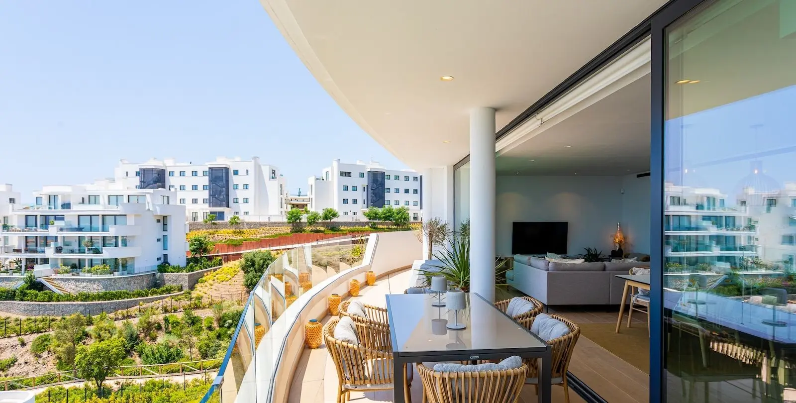 Sale of middle floor apartment in Fuengirola 14