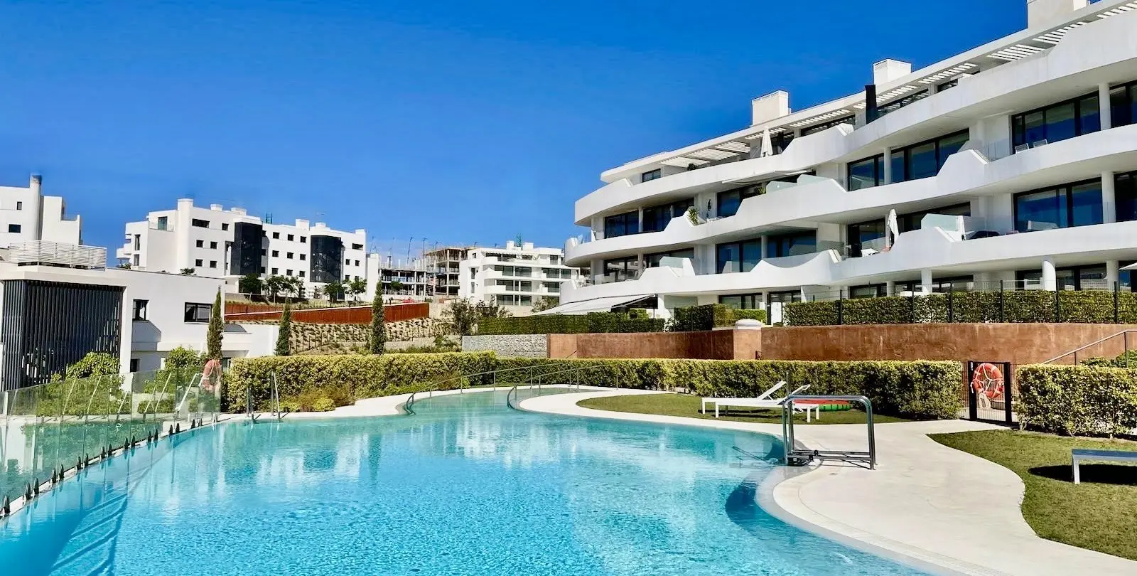 Sale of middle floor apartment in Fuengirola 28