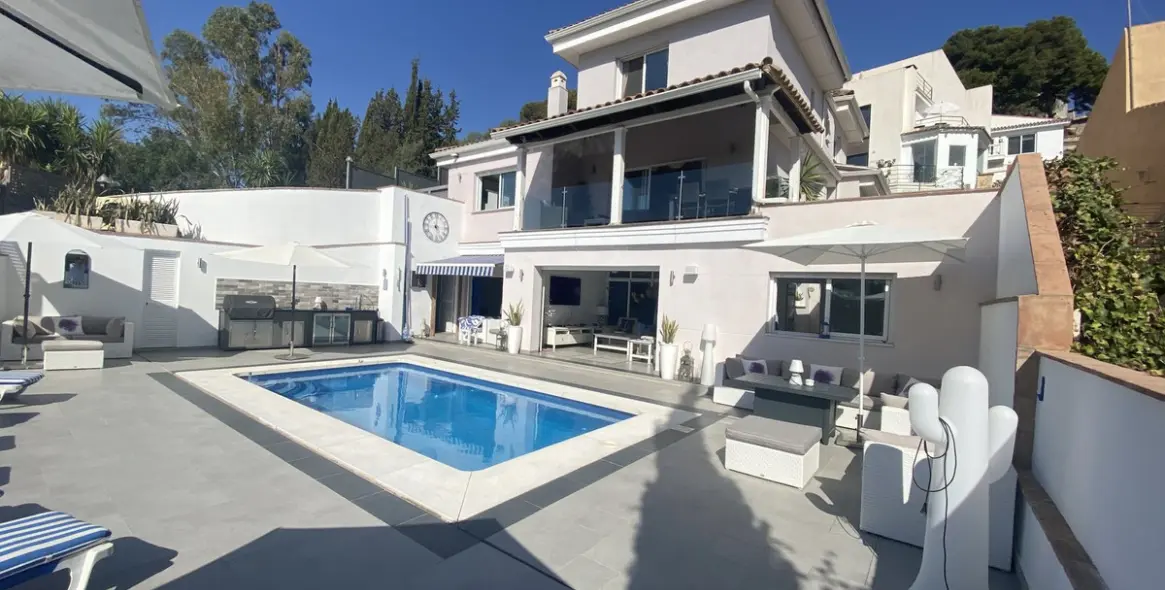 Продажа  отдельно стоящей виллы в Torremolinos 1