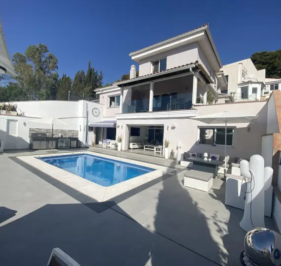 Продажа  отдельно стоящей виллы в Torremolinos