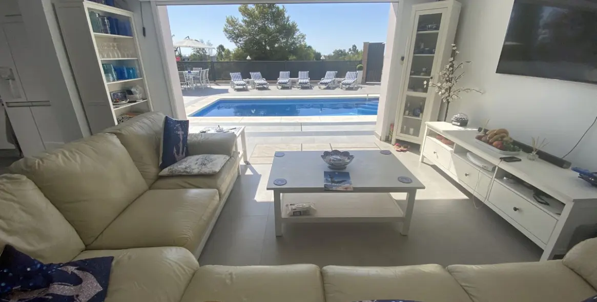 Продажа  отдельно стоящей виллы в Torremolinos 2