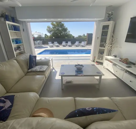 Продажа  отдельно стоящей виллы в Torremolinos