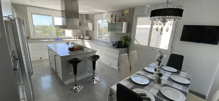 Продажа  отдельно стоящей виллы в Torremolinos 4