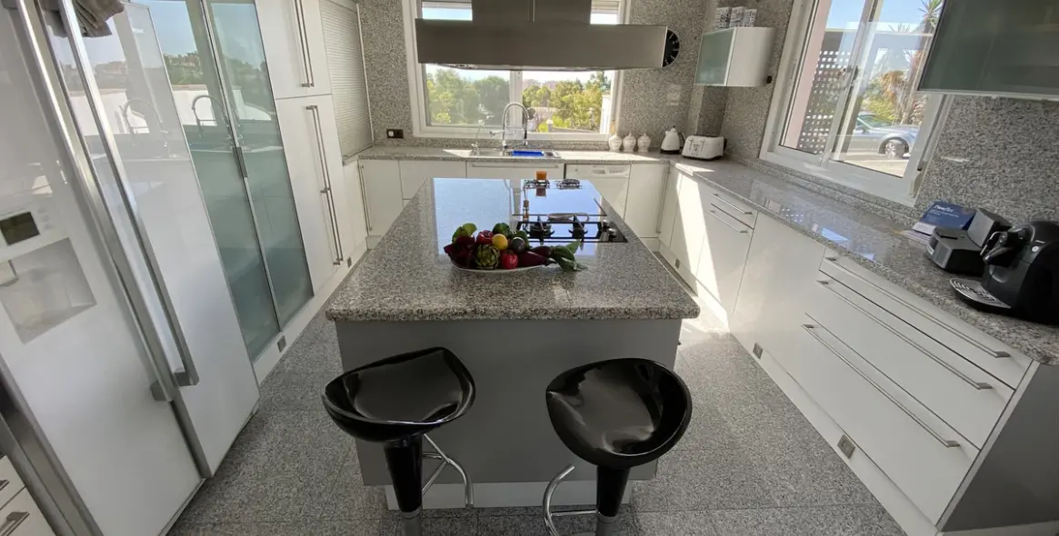 Продажа  отдельно стоящей виллы в Torremolinos 7