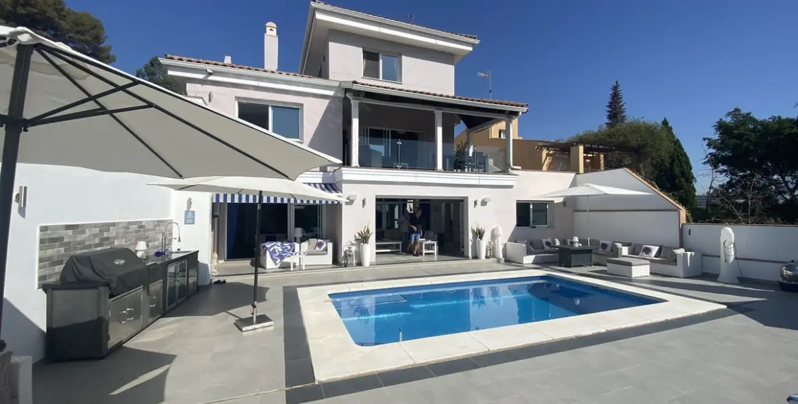 Продажа  отдельно стоящей виллы в Torremolinos 18