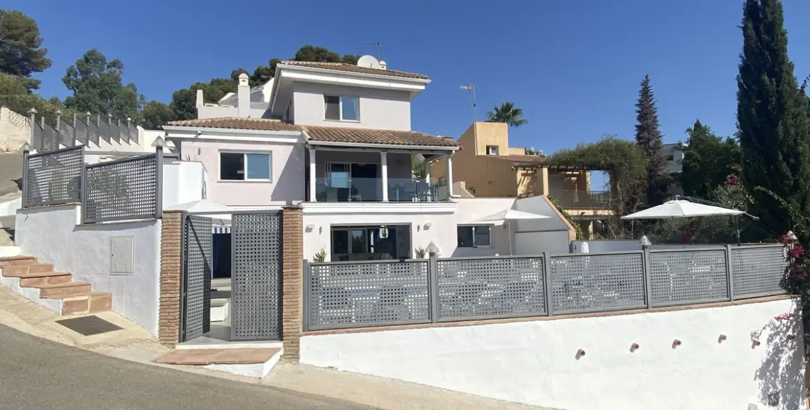 Продажа  отдельно стоящей виллы в Torremolinos 28