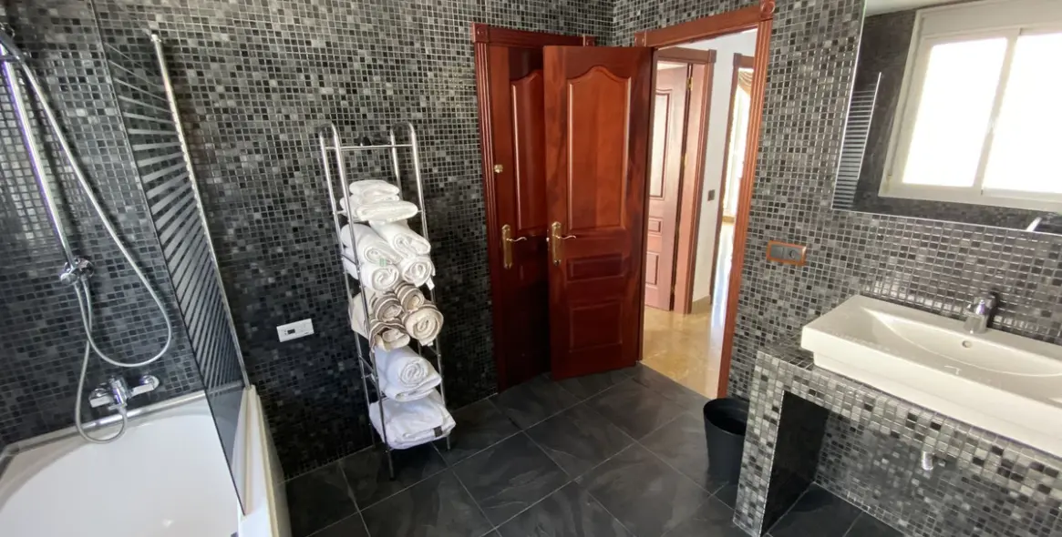 Продажа  отдельно стоящей виллы в Torremolinos 37