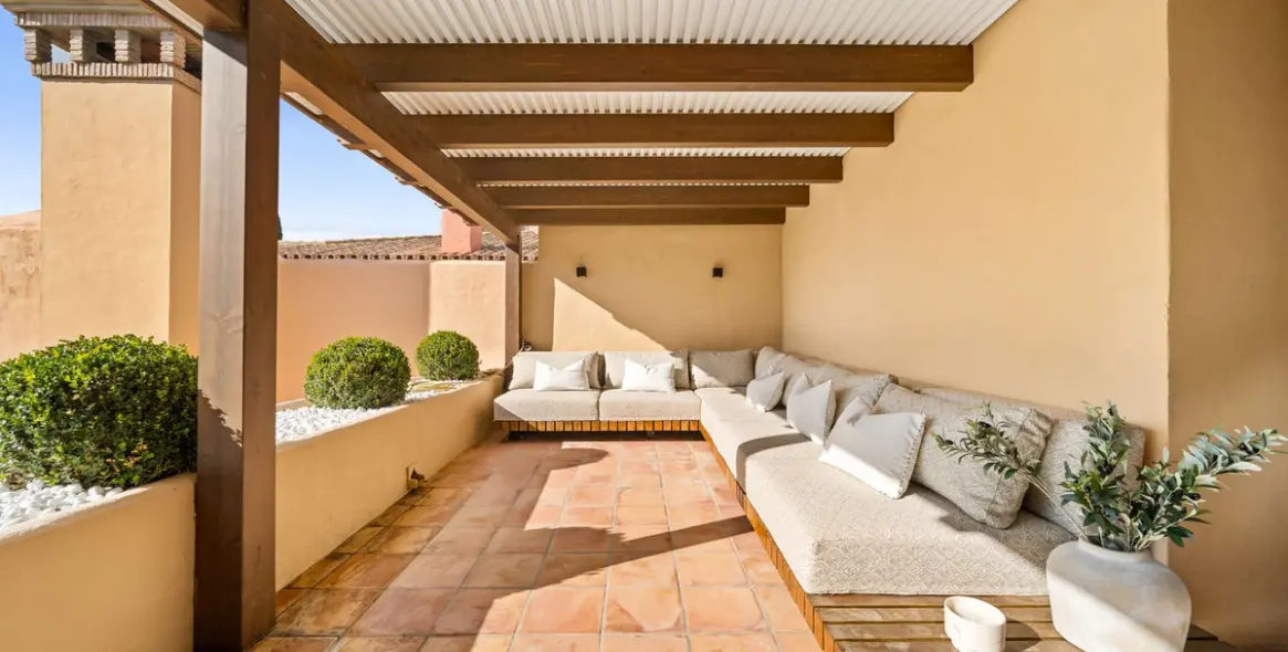 Долгосрочная аренда двухуровневого пентхауса в Atalaya 11