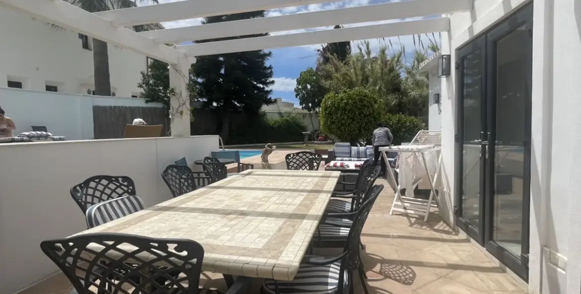 Продажа  отдельно стоящей виллы в San Pedro de Alcántara (район San Pedro de Alcántara) 2