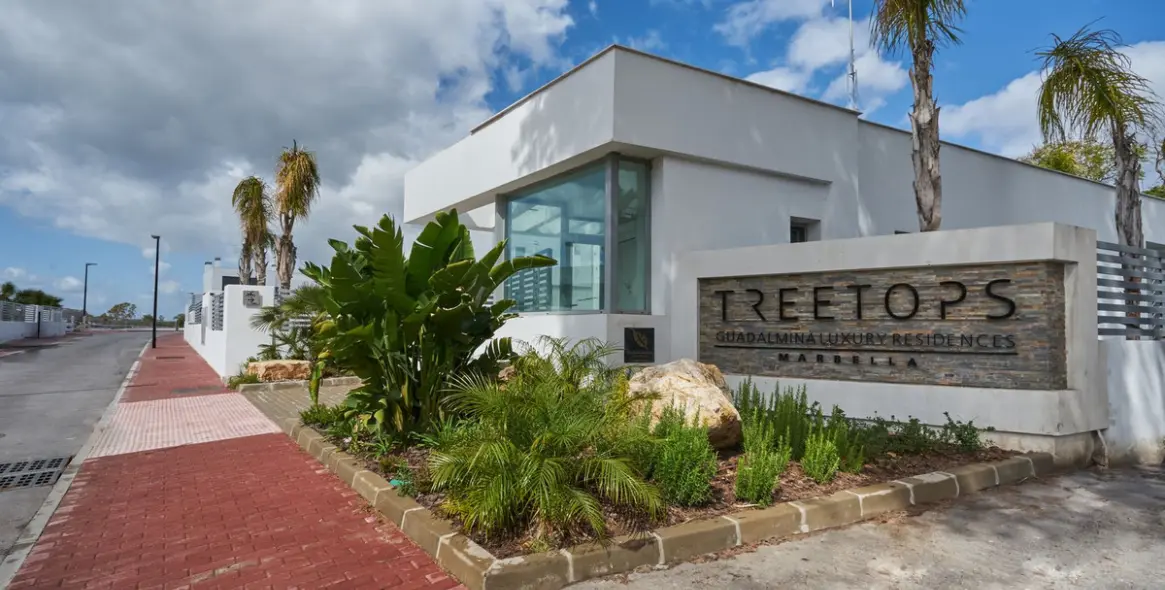 Sale of semi-detached house in San Pedro de Alcántara 23