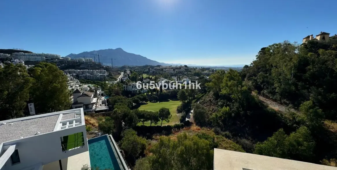 Sale of penthouse in La Quinta 27