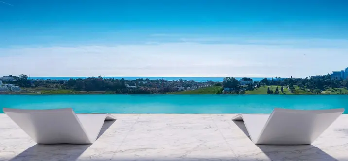 Sale of middle floor apartment in El Paraiso 2