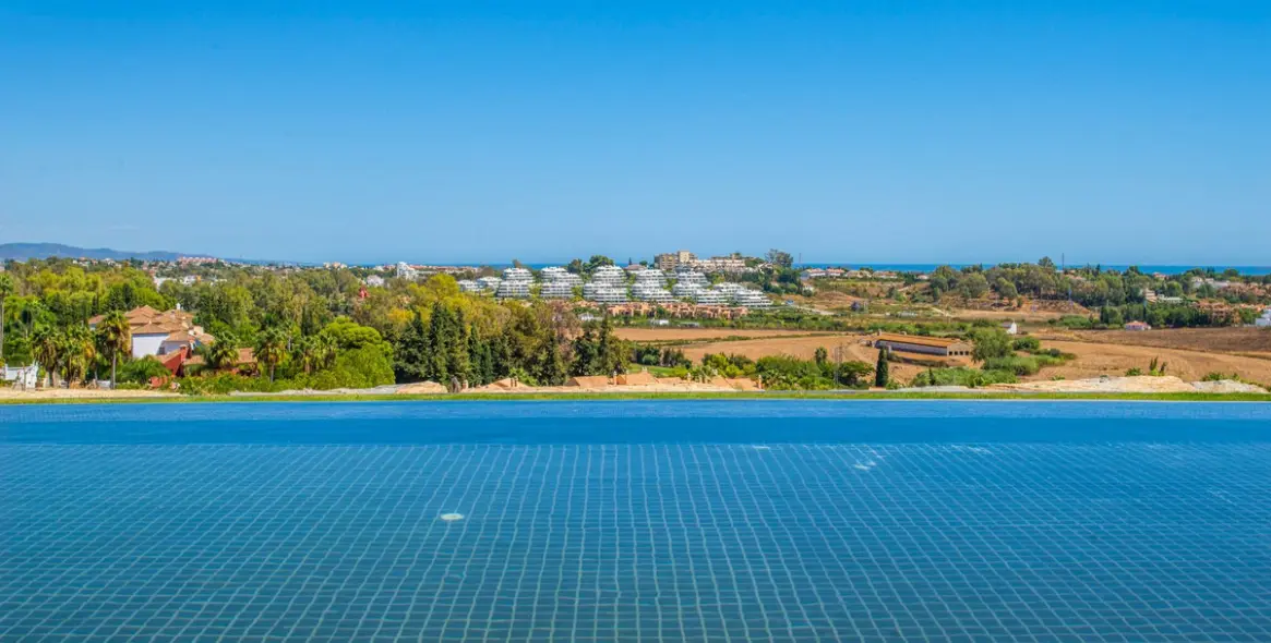 Sale of middle floor apartment in El Paraiso 13