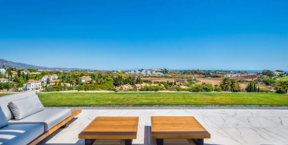 Sale of middle floor apartment in El Paraiso 14