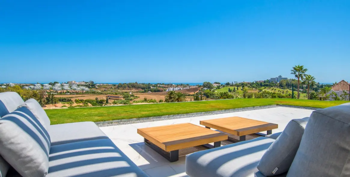 Sale of middle floor apartment in El Paraiso 15