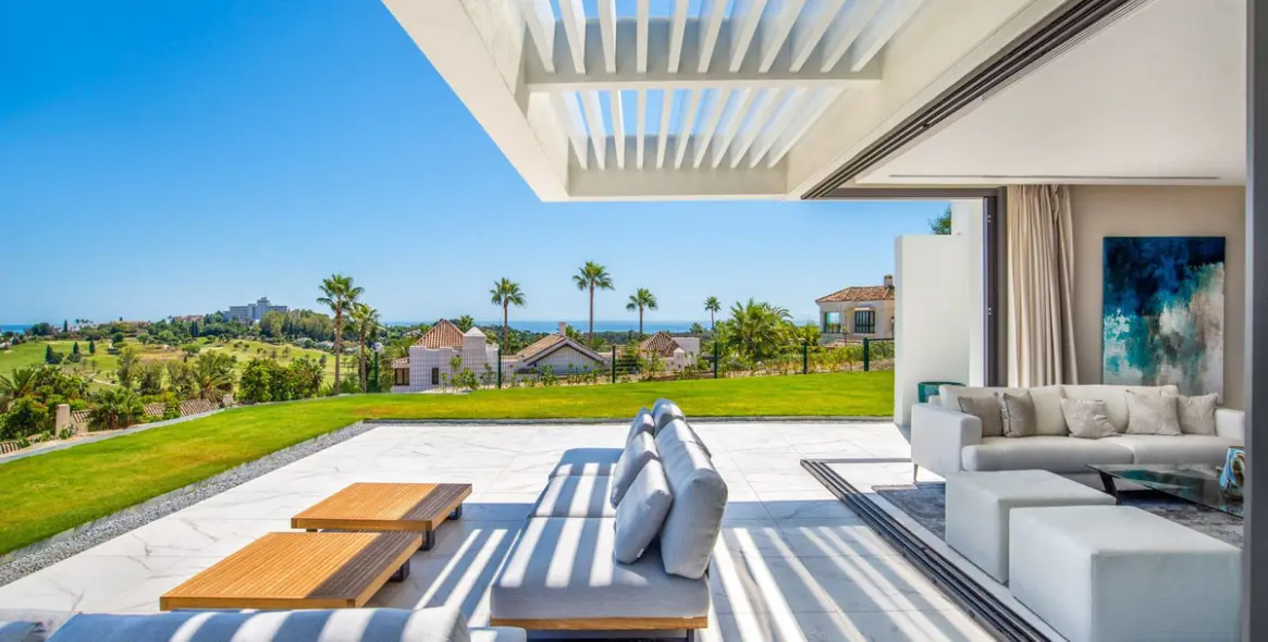 Sale of middle floor apartment in El Paraiso 17